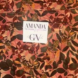 NWT, Gloria Vanderbilt Amanda Jeans, 20W, leaf pattern